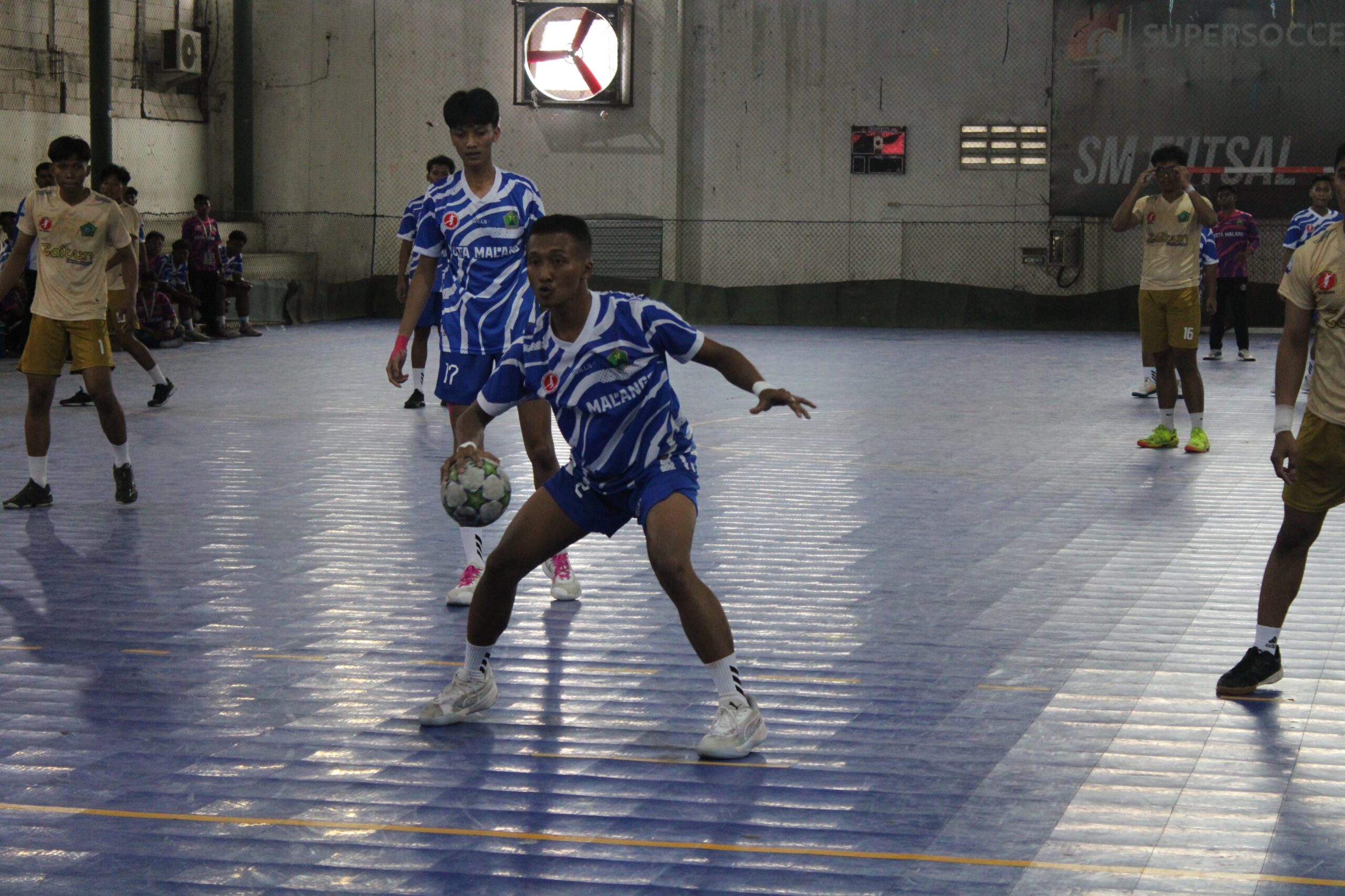 Tim Bola Tangan Putra Kota Malang kalah dari Kabupaten Sidoarjo, pada pertandingan Bola Tangan Putra Porprov Jatim 2025