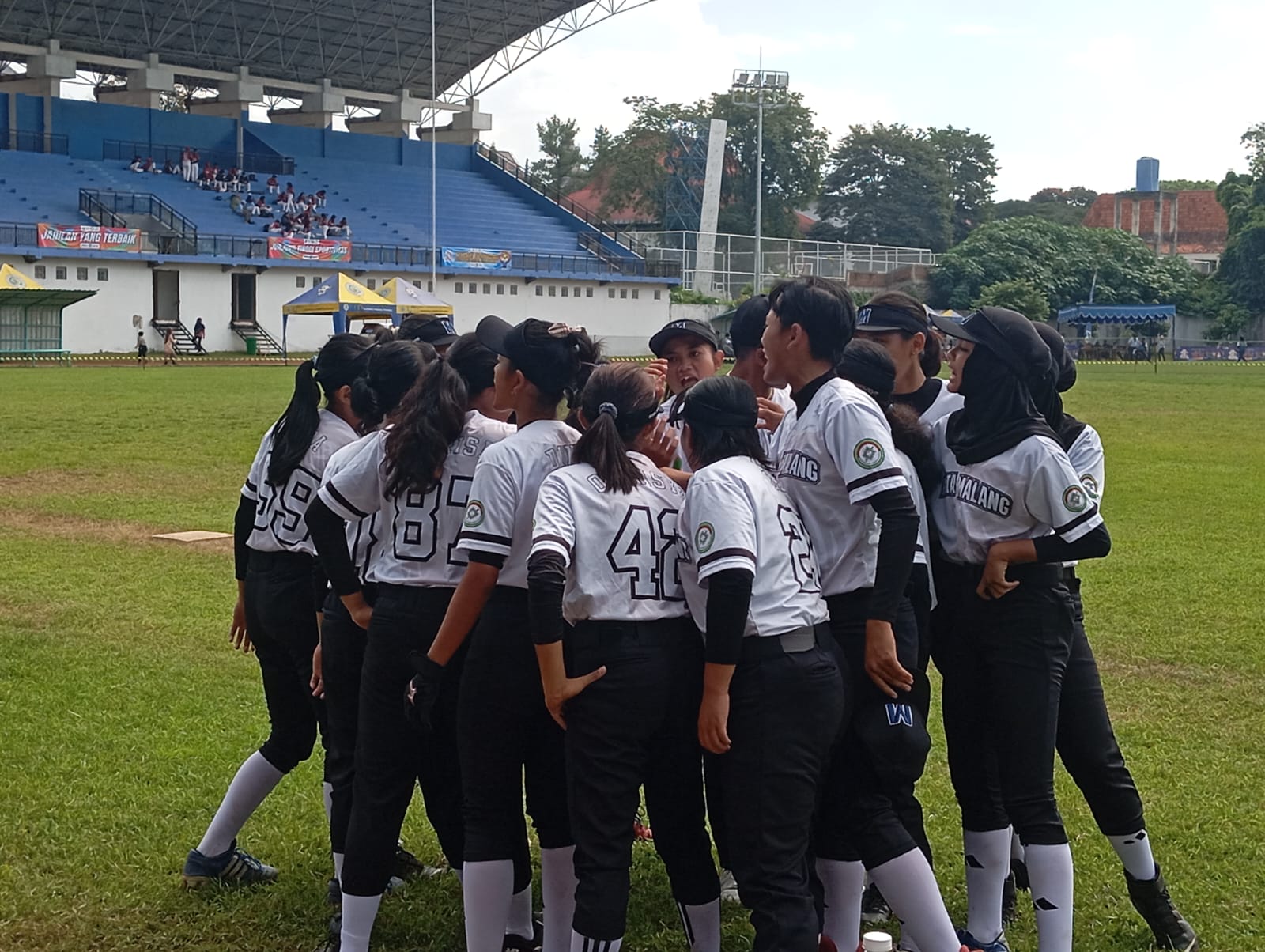 Kota Surabaya Tundukkan Kota Malang dengan skor tipis dan Raih medali Emas pada cabang olahraga Baseball Putri Porprov Jatim 2025